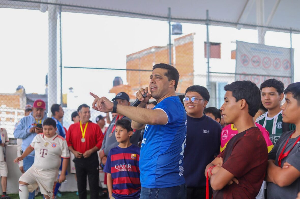 WhatsApp Image 2026 03 03 at 13.26.59 scaled RENUEVA LEO MONTAÑEZ CANCHA DE PASTO SINTÉTICO EN EL FRACCIONAMIENTO PENSADORES MEXICANOS