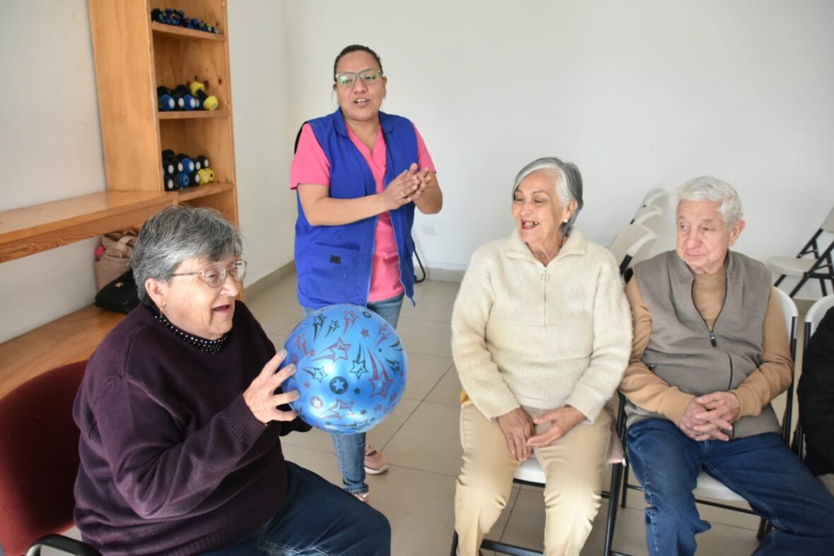 WhatsApp Image 2026 03 04 at 13.03.45 1 scaled MARÍA DEL SOCORRO VOLVIÓ A SONREÍR EN LA ESTANCIA DE DÍA “CASA DEL ABUELO”