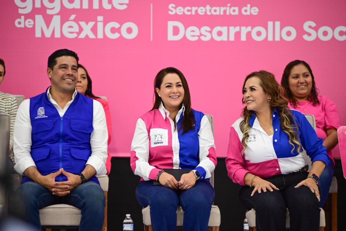 WhatsApp Image 2026 03 06 at 7.32.35 PM 2 scaled IMPULSA TERE JIMÉNEZ A MUJERES DE TODO EL ESTADO CON LA ENTREGA DE 2 MIL TARJETAS ROSAS