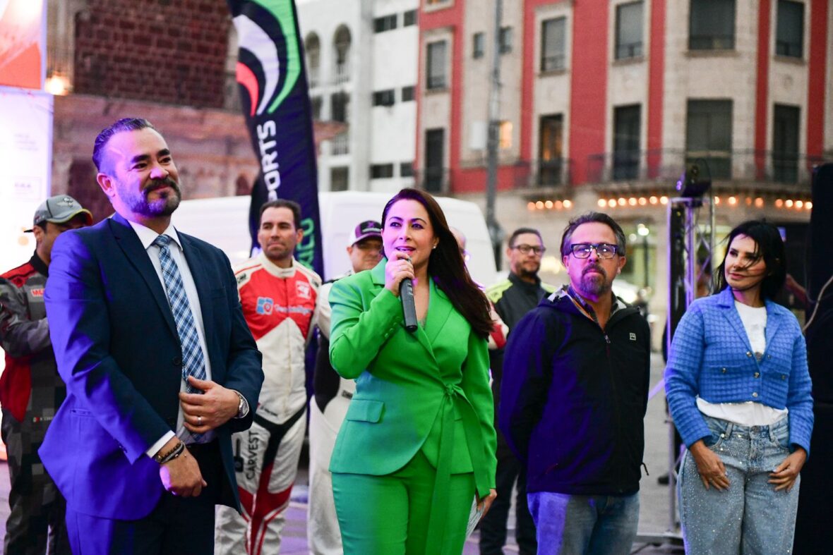 WhatsApp Image 2026 03 13 at 8.05.57 PM scaled TERE JIMÉNEZ DA EL BANDERAZO DE SALIDA AL CAMPEONATO MEXICANO DE RALLIES EN AGUASCALIENTES Y ENCIENDE LA ADRENALINA DEL AUTOMOVILISMO