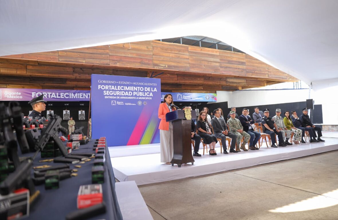 WhatsApp Image 2026 03 17 at 11.27.45 AM 2 scaled TERE JIMÉNEZ FORTALECE LA SEGURIDAD CON ENTREGA DE ARMAMENTO A CORPORACIONES DEL ESTADO