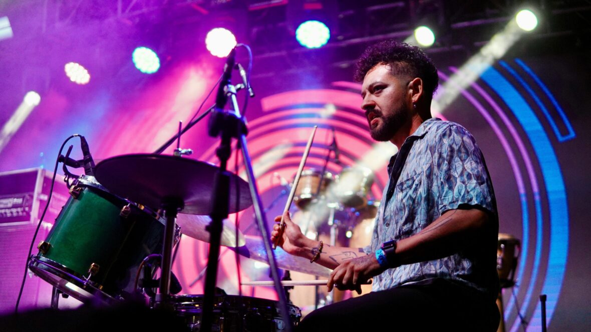 IMG 20260424 WA0075 scaled 1 scaled NOCHE DE BAILE EN CORREDOR CULTURAL CARRANZA CON LA PRESENTACIÓN DE LOS GAMBO RITMOS Y KING EDI K