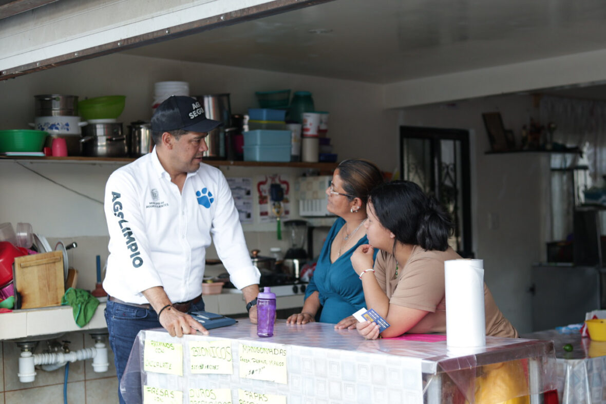 IMG 1983 scaled VISITA LEO MONTAÑEZ COLONIA INSURGENTES PARA CONVERSAR CON LAS FAMILIAS Y COMERCIANTES