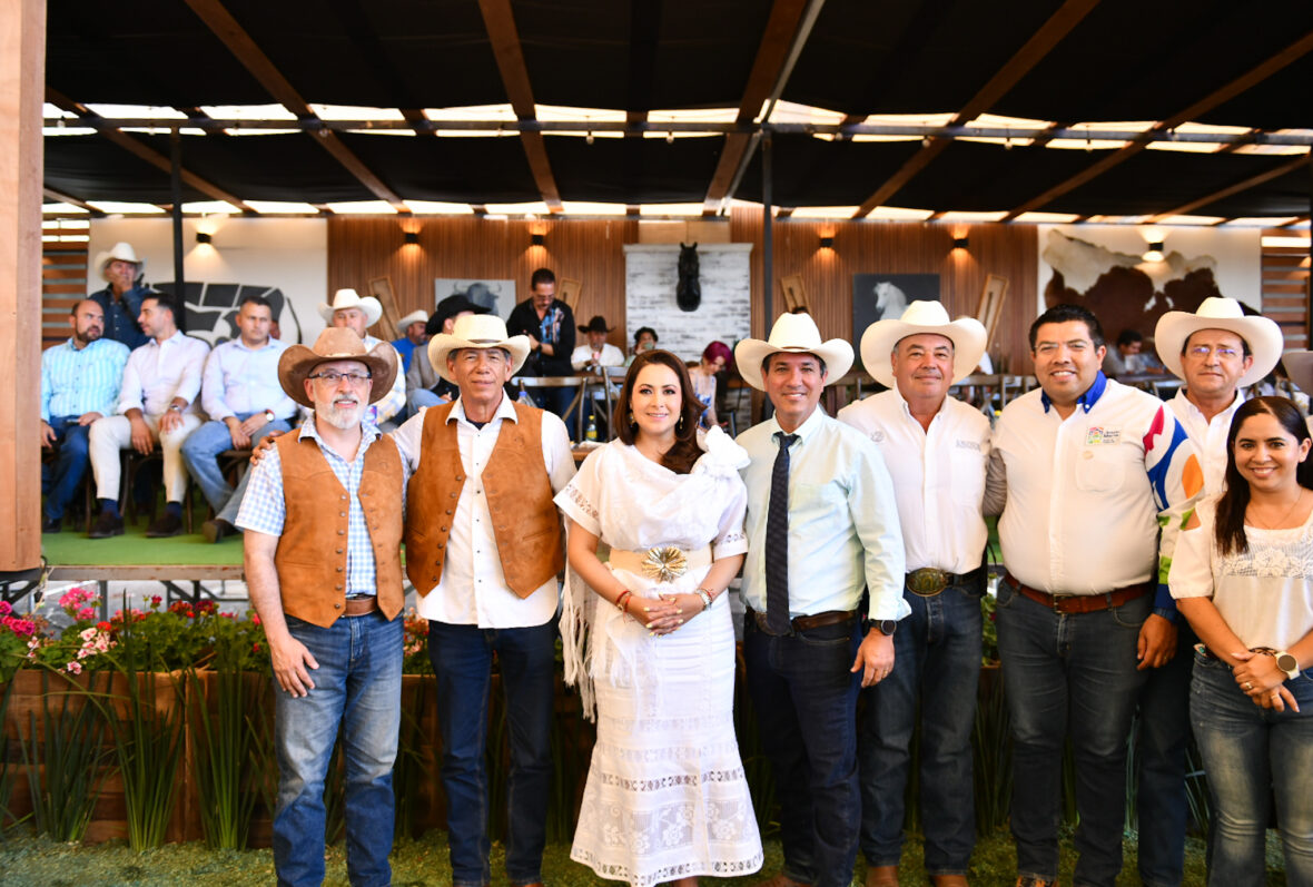 MXS 2349.jpg scaled TERE JIMÉNEZ RECONOCE A PRODUCTORES POR LA CALIDAD DE SU GANADO