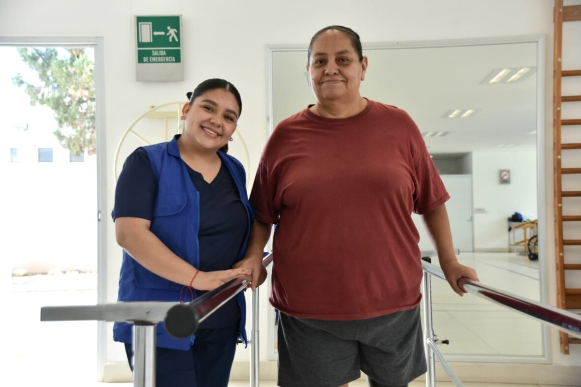 PROTESIS 6 scaled CON APOYO DEL DIF, MARÍA VOLVIÓ A CAMINAR Y RECUPERÓ SU VIDA