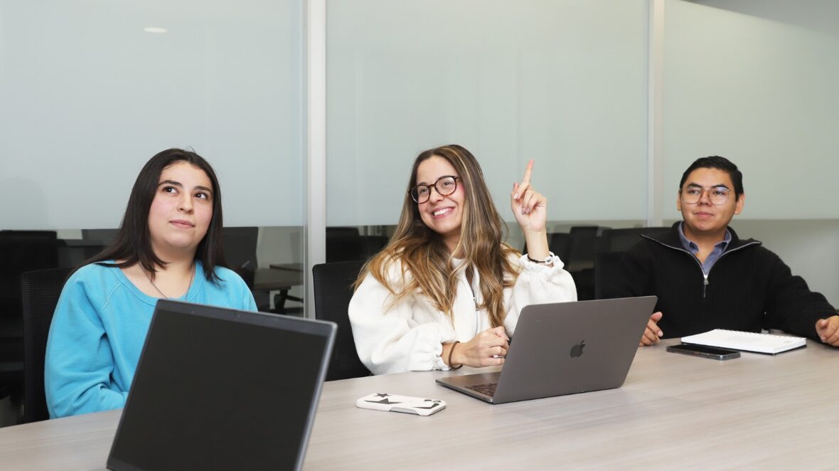 WhatsApp Image 2026 03 26 at 2.30.33 PM 1 scaled ANUNCIAN TALLERES GRATUITOS DE CAPACITACIÓN PARA EMPRENDEDORES