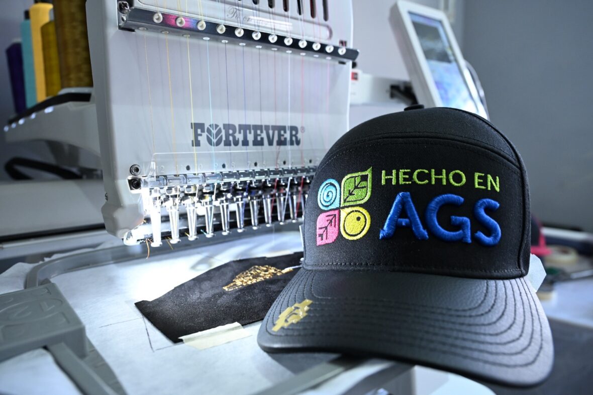 WhatsApp Image 2026 04 08 at 12.36.31 PM scaled EN AGUASCALIENTES, SE APOYA A EMPRENDEDORES CON MAQUINARIA, EQUIPO Y HERRAMIENTAS A TRAVÉS DEL PROGRAMA CONFÍA