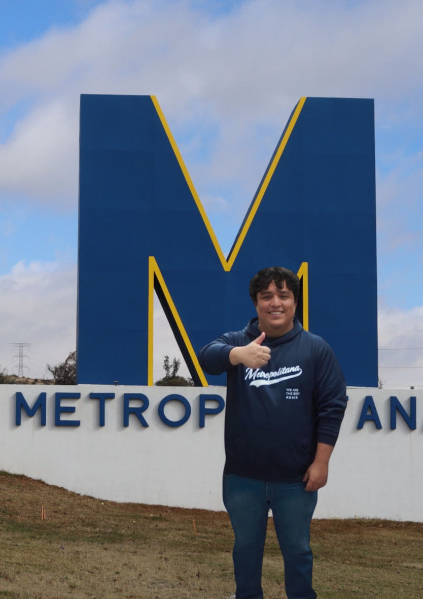 WhatsApp Image 2026 04 10 at 11.42 edited scaled ESTUDIANTE DE LA UNIVERSIDAD METROPOLITANA OBTIENE TERCER LUGAR EN COMPETENCIA INTERNACIONAL DE TECNOLOGÍA