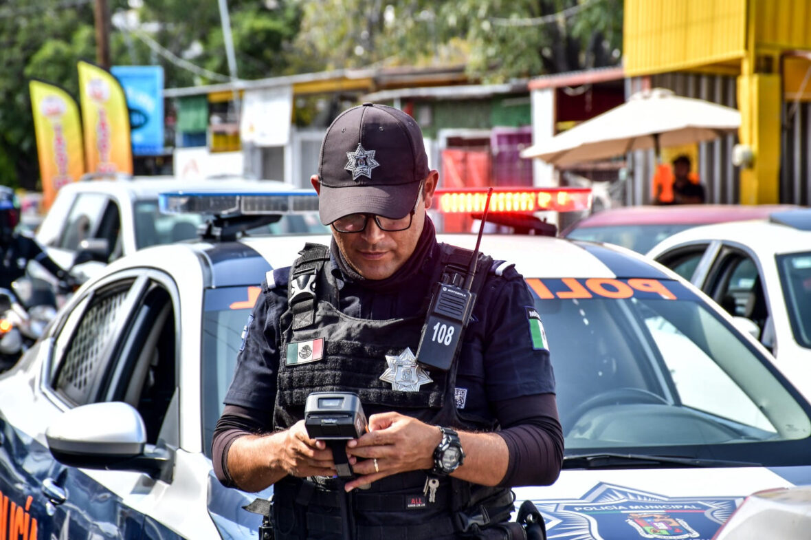 unnamed scaled EXHORTA POLICÍA VIAL A NO UTILIZAR EL CELULAR AL CONDUCIR PARA PREVENIR ACCIDENTES