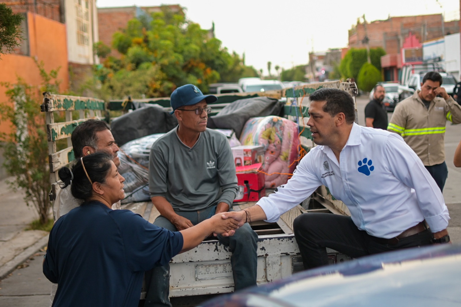 4 2 RECORRE LEO MONTAÑEZ FRACCIONAMIENTO INSURGENTES PARA ESCUCHAR A LOS VECINOS
