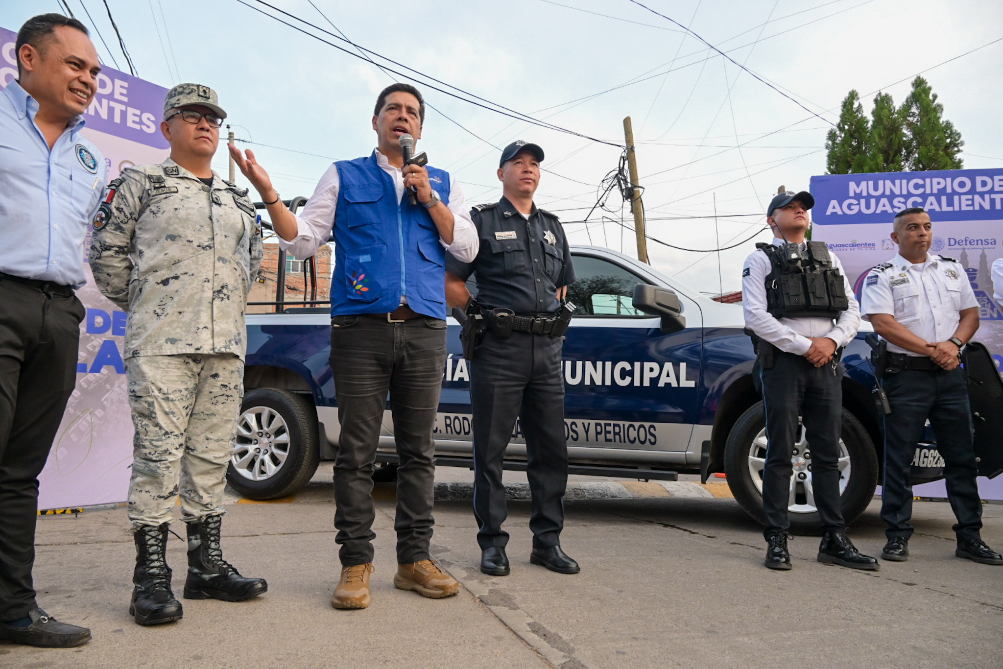 CMC 2914 ENTREGA LEO MONTAÑEZ NUEVAS PATRULLAS PARA LOS FRACCIONAMIENTOS RODOLFO LANDEROS Y LOS PERICOS
