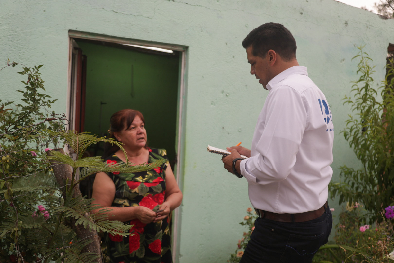 IMG 6715 LEO MONTALEZ ESCUCHA A LAS Y LOS VECINOS DE LA COMUNIDAD LOS CAÑOS
