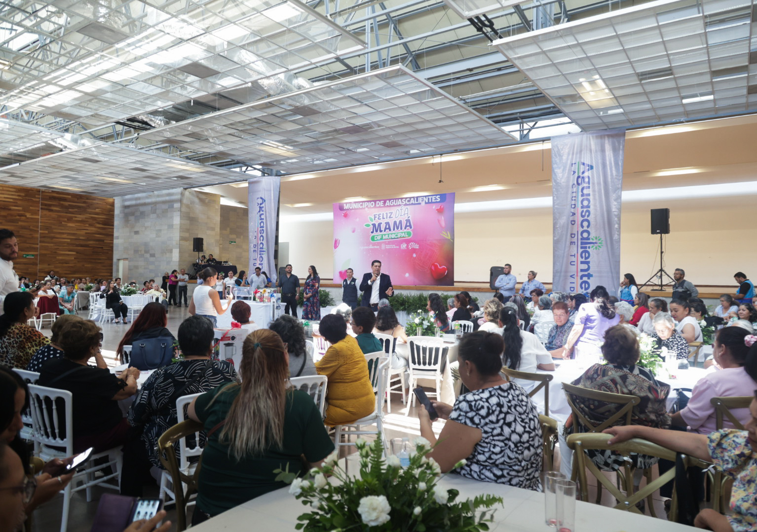 IMG 8855.JPG CELEBRA LEO MONTAÑEZ DÍA DE LA MADRE CON ADULTOS MAYORES DEL DIF MUNICIPAL