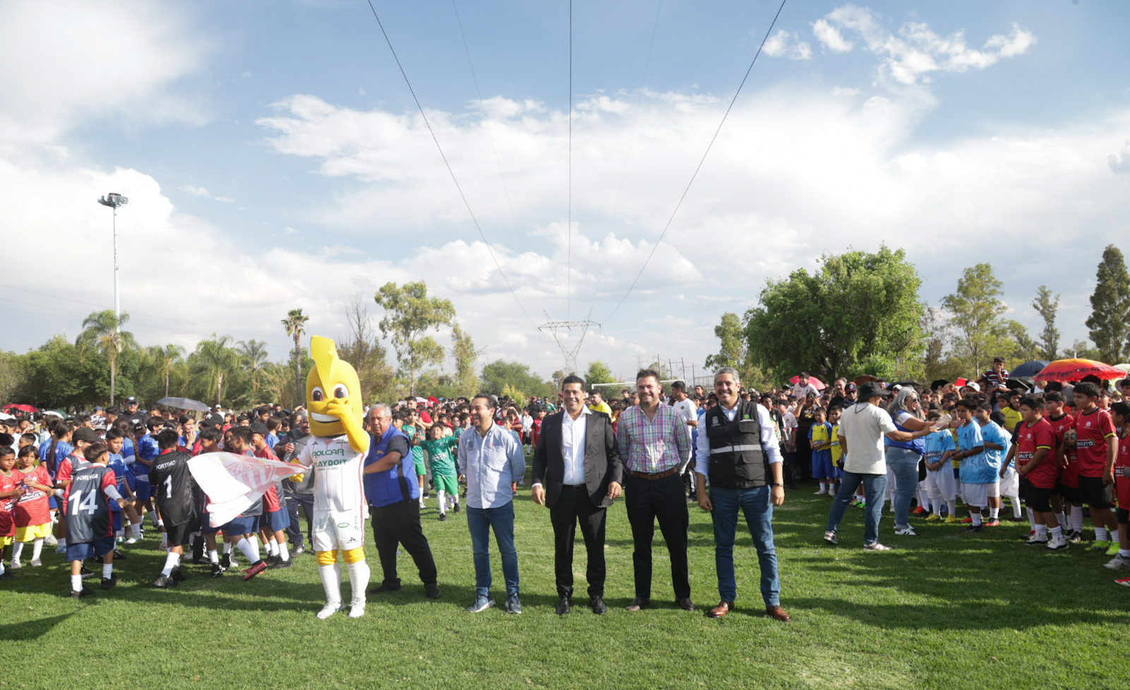 IMG 9921 ENCABEZA LEO MONTAÑEZ INAUGURACIÓN DEL TORNEO “MUNDIALITO, LA CIUDAD DE TU VIDA”