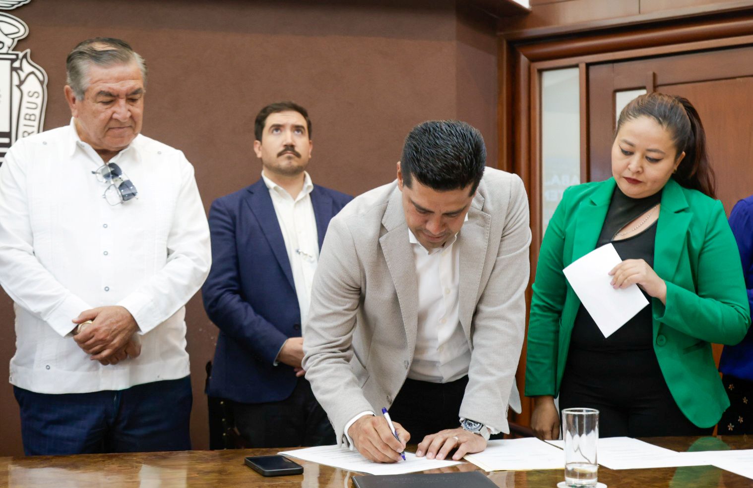 MG 8315 FIRMA LEO MONTAÑEZ ESCRITURAS PARA MEJOR EQUIPAMIENTO URBANO, ÁREAS VERDES Y ESPACIOS EDUCATIVOS PARA LAS FAMILIAS