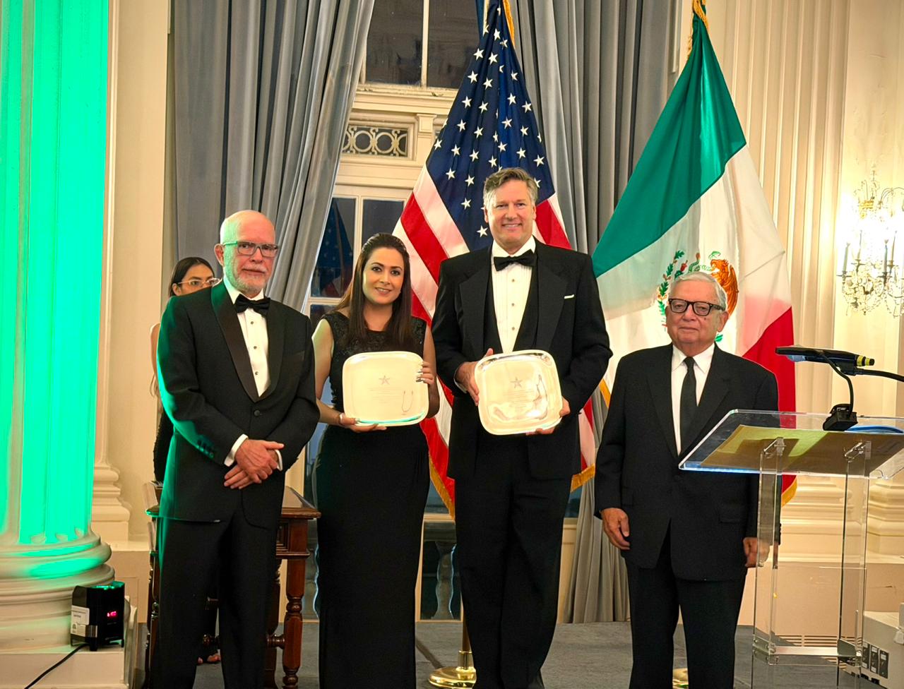WhatsApp Image 2026 05 19 at 21.01.44 1 EN WASHINGTON, TERE JIMÉNEZ RECIBE PREMIO INTERNACIONAL POR SU LIDERAZGO EN EL SERVICIO PÚBLICO
